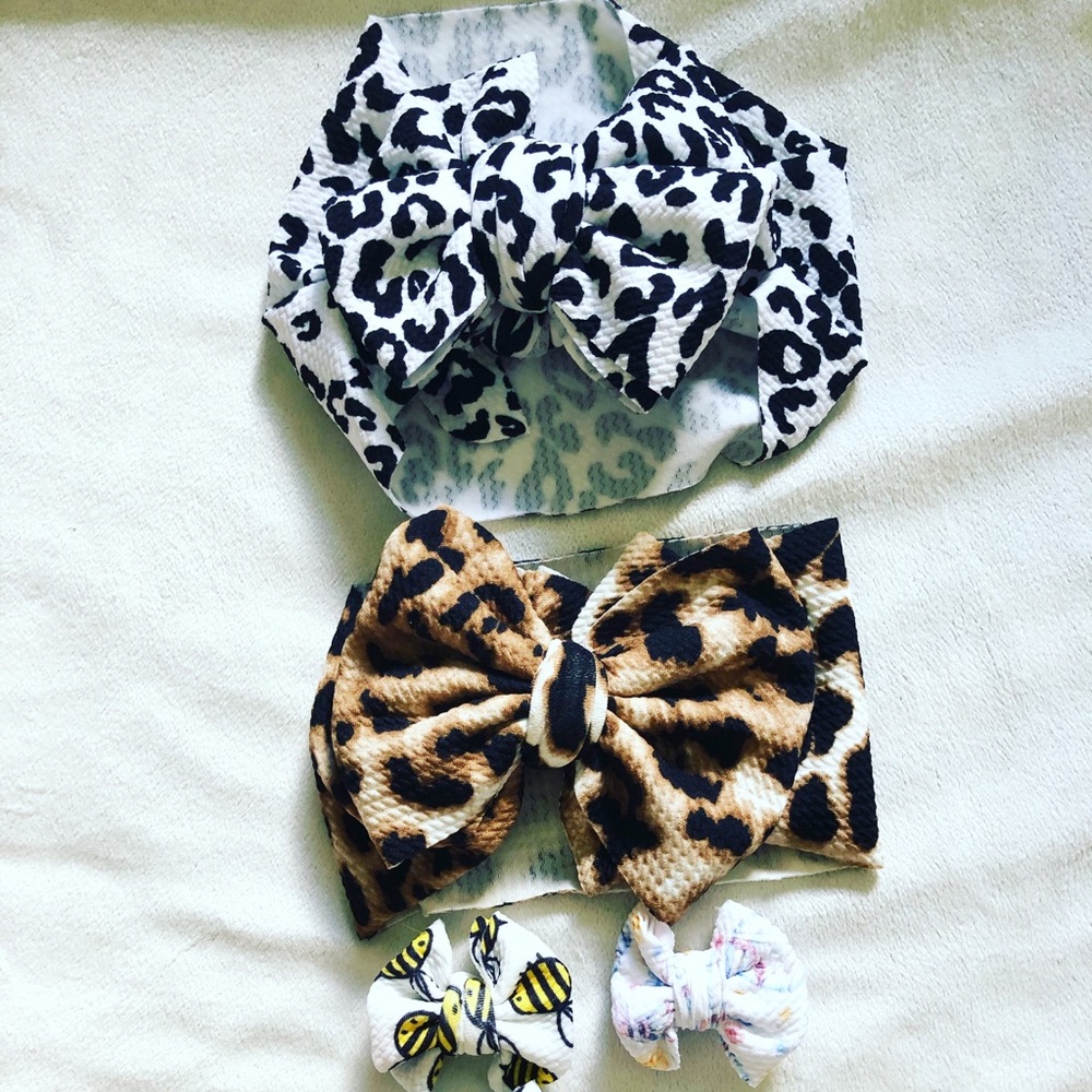 2 bow headwraps. 2 piggie sets